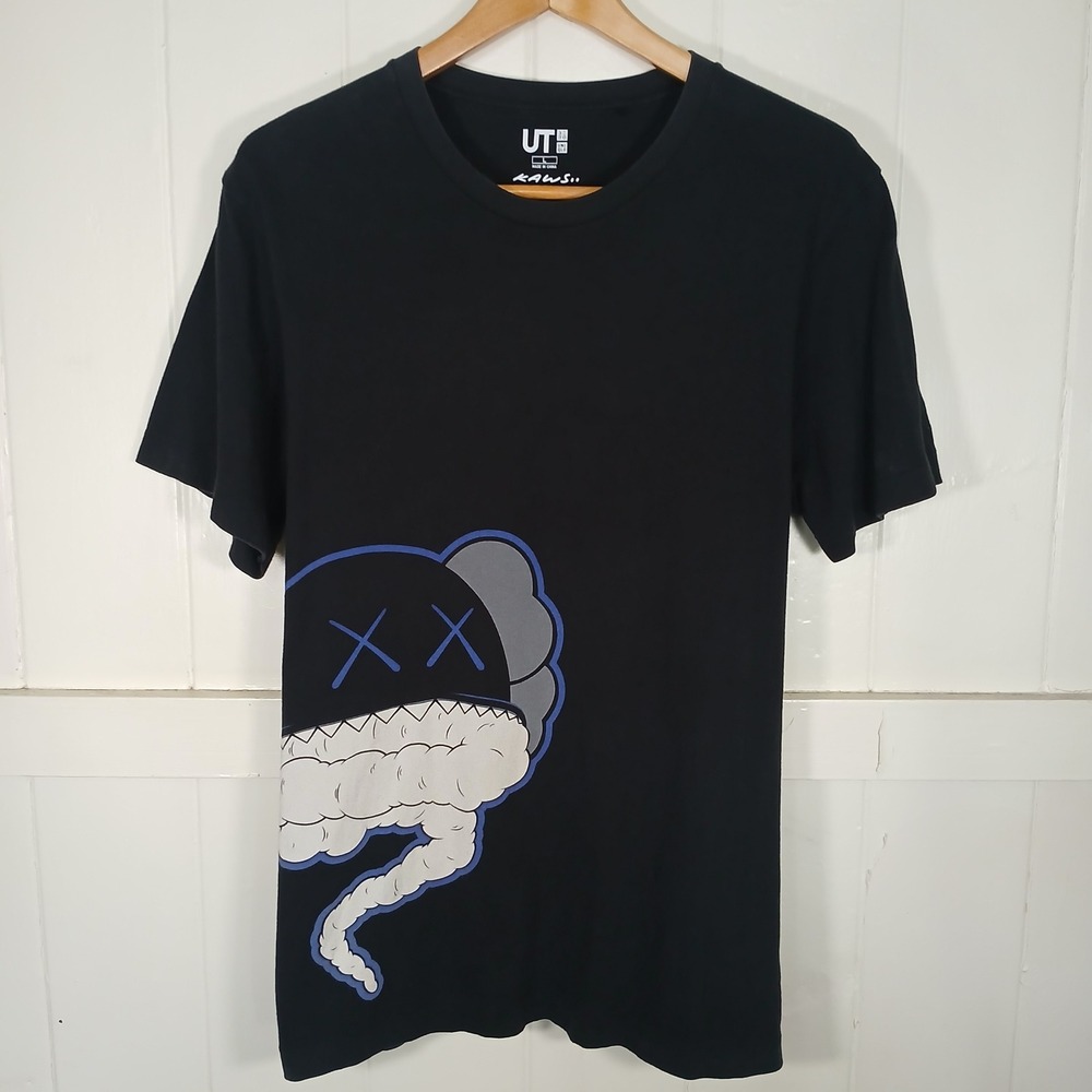 Uniqlo KAWS Graphic Tee Mens L Black Short Sleeve UT Companion T-Shirt 178180